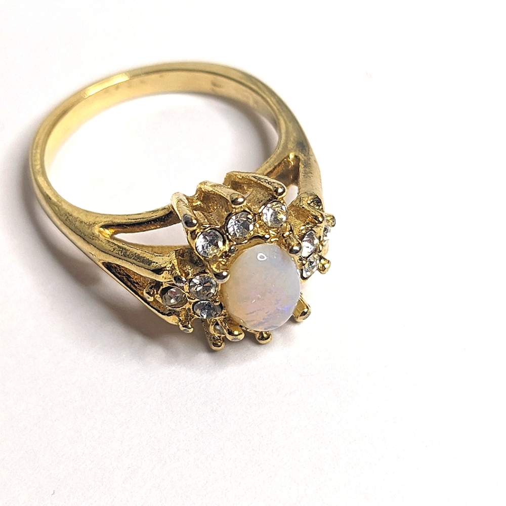 Vintage Uncas 10KT‎ Gold PlatedSimulated Opal & Rhinestone Cluster Ring – Size 6